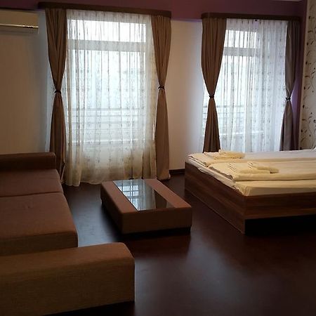 Sunlight Studio Apartment Nagyvárad Kültér fotó
