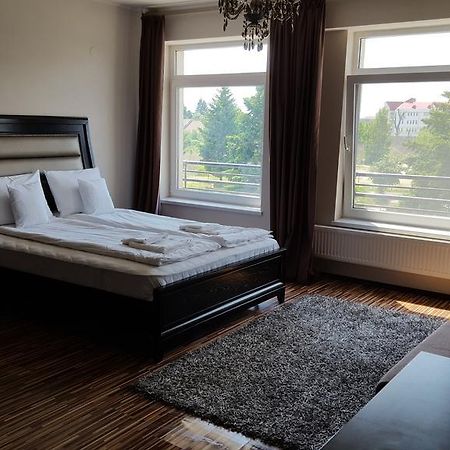 Sunlight Studio Apartment Nagyvárad Kültér fotó