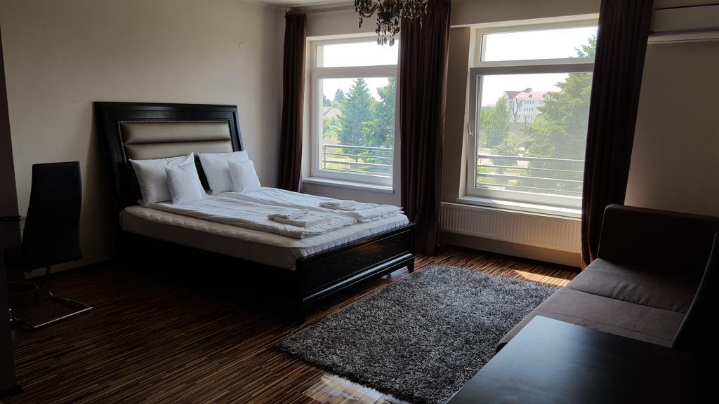 Sunlight Studio Apartment Nagyvárad Kültér fotó